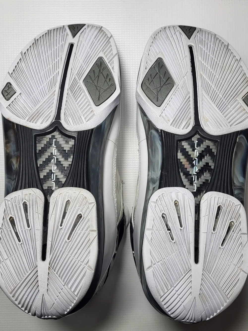 RARE 2009 Air Jordan White Metallic Silver Black Men’s Size 10.5 –343084 Jumpman